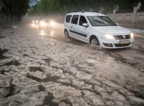 România sub ape! ANM a emis o nouă informare meteorologică de ploi, tunete și fulgere. Care sunt zonele vizate