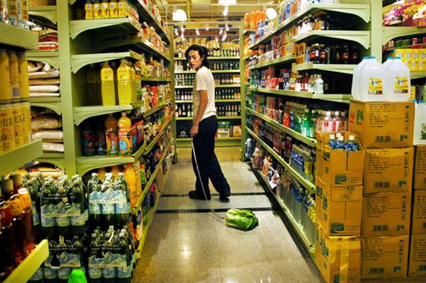 O nouă terapie! De ce merg adolescenţii chinezi cu verze &icirc;n lesă?