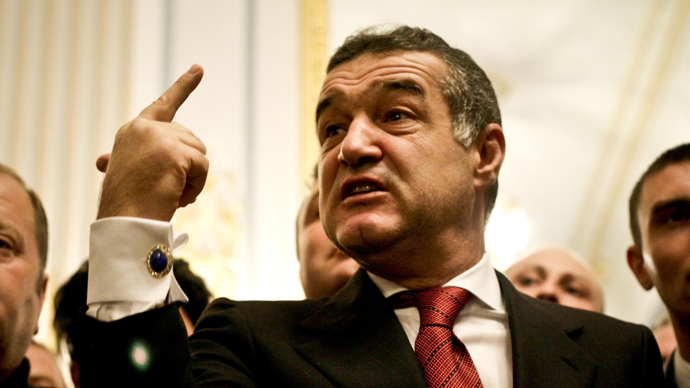 Gigi Becali munceşte un an că să fie liber