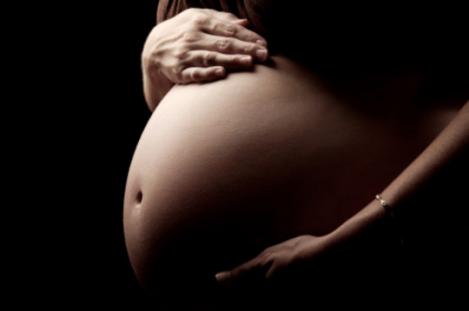 Studiu: Sute de mii de femei au murit în 2013 din cauza complicaţiilor la sarcină şi naştere