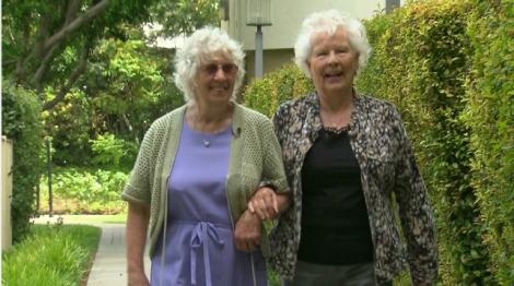 Reîntâlnire emoționantă, demnă de CARTEA RECORDURILOR: Două surori gemene s-au revăzut după 78 de ani!