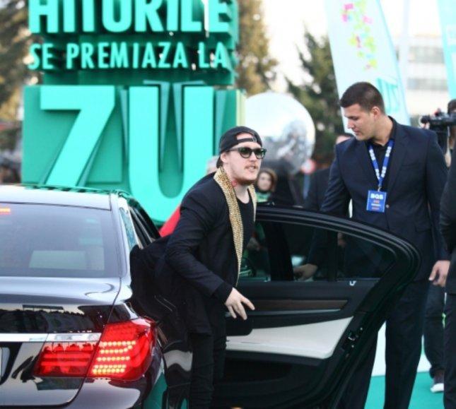 "Miroase a vară din nou" se numeşte noul HIT al lui What's Up! &Icirc;ţi place cum sună?