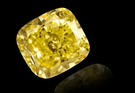Un diamant galben de peste 100 de carate, scos la licitaţie