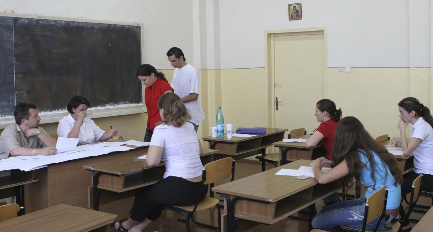 Asta mai lipsea! MAI MULTE EXAMENE PENTRU ELEVII DIN ROM&Acirc;NIA