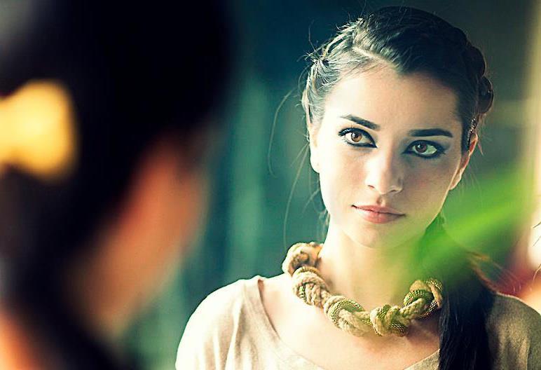 Alexandra Ușurelu și Mircea Vintilă au lansat videoclipul piesei - "Ceva se &icirc;ntamplă cu noi"