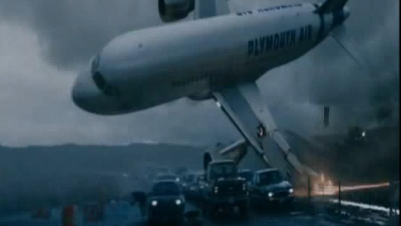 IMAGINI APOCALIPTICE! Un avion este surprins în timp ce se prăbușește