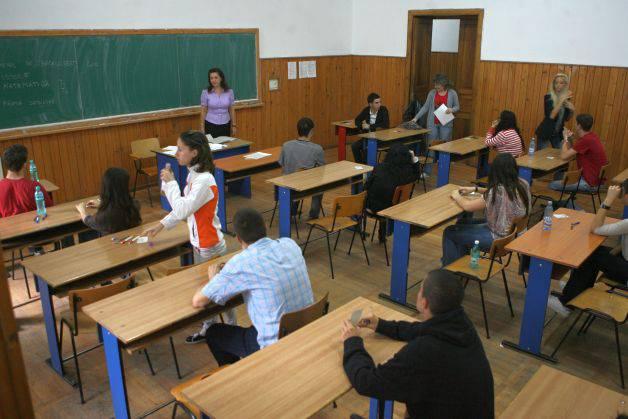 Sala de examen le e DUŞMAN! Ele sunt VEDETELE care au picat BAC-ul