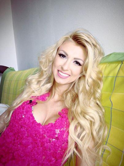 Andreea Bălan, selfie din avion: Vedeta a fugit &icirc;n vacanţă!