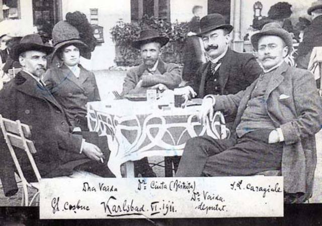 O fotografie cu o valoare INESTIMABILĂ! Caragiale, Coşbuc şi Vaida-Voievod, la o bere!