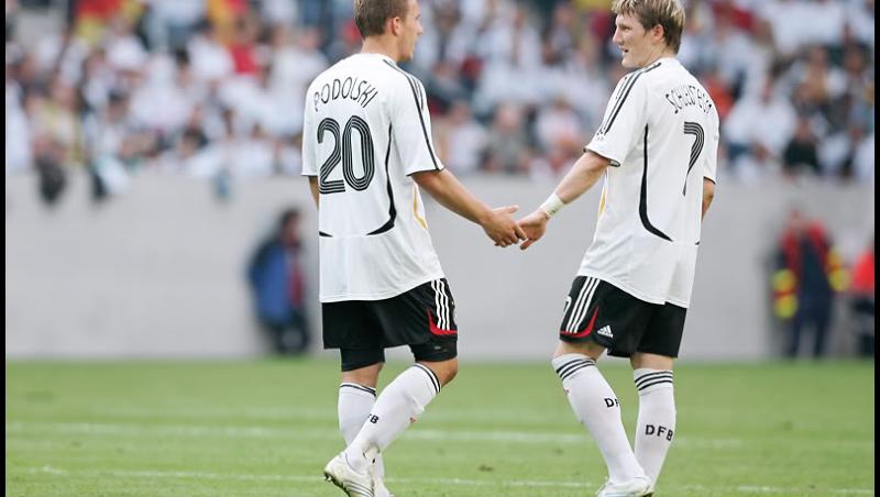 FOTO: Veselia mare în cantonamentul Germaniei! Schweinsteiger şi Podolski, puşi pe glume înainte de Mondial