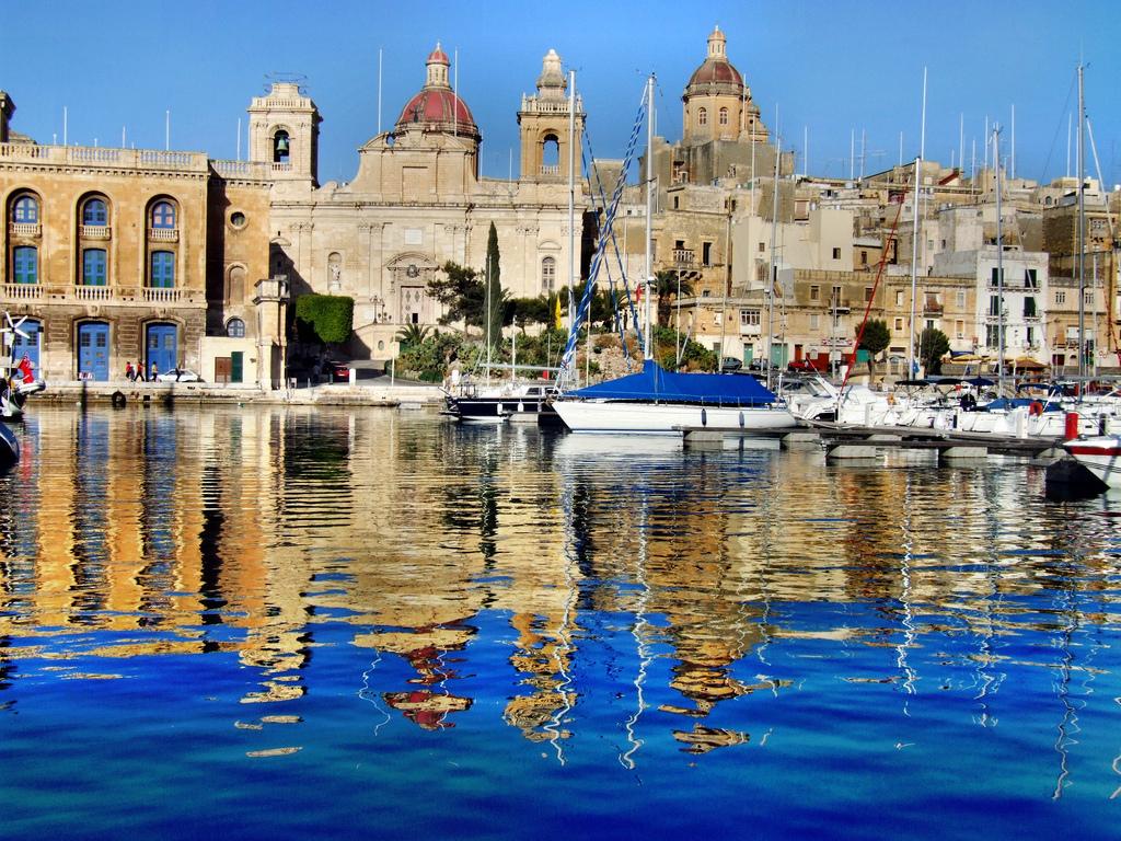 Malta, o destinație turistică fără fațade comerciale