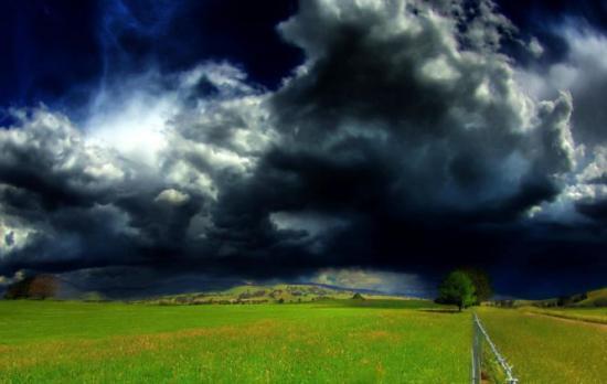 E URGIEEE! Meteorologii au emis COD GALBEN de furtuni! Iată zonele vizate!