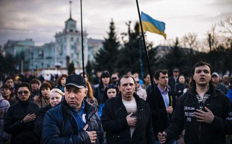 Zi de doliu în Ucraina! Lacrimi şi suspine pentru cei 49 de soldaţi omorâţi de rebeli