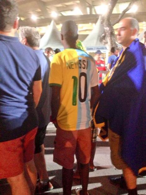 Cea mai tare idee din toate timpurile! Aşa arată TRICOUL ce-i împacă pe Neymar şi Messi