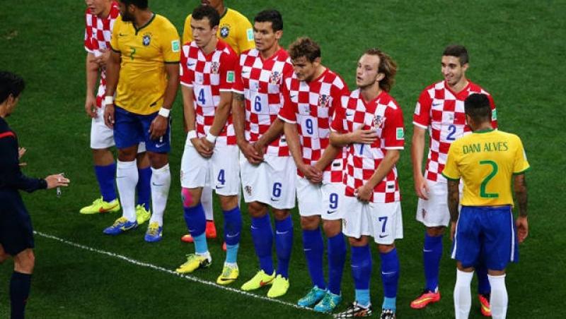 FOTO! Rușinicăăăăă! Fotbaliștii croați surprinși goi după ce au pierdut în fața brazilienilor!
