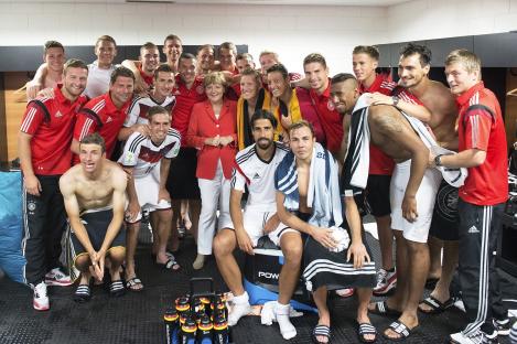 În ciuda lui Cristiano Ronaldo! Angela Merkel, vizită în vestiarul Germaniei după victoria cu Portugalia