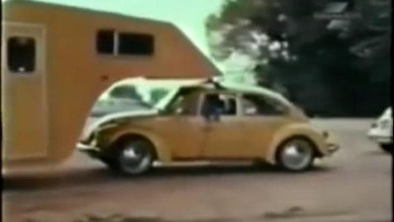 VIDEO! Cea mai tare invenţie din anii '70: Rulota sub care maşina se roteşte la 360 de grade