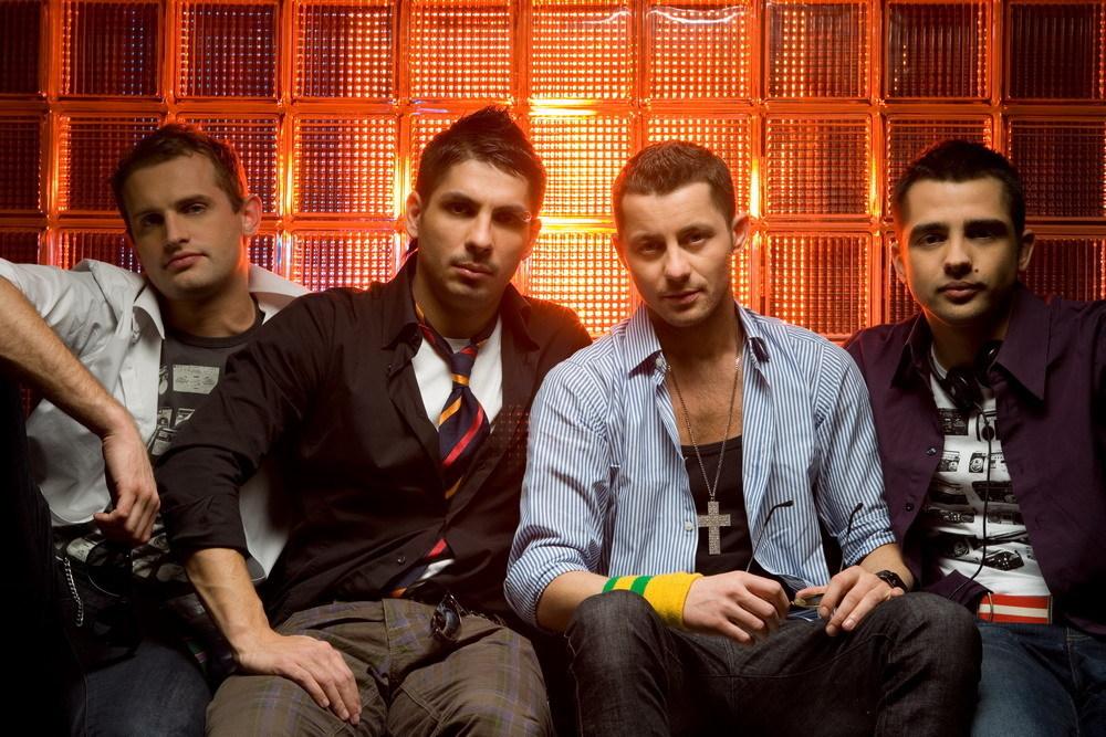 Te-ai &icirc;ndrăgostit pe hiturile de la Akcent? Trupa SE REUNEȘTE!