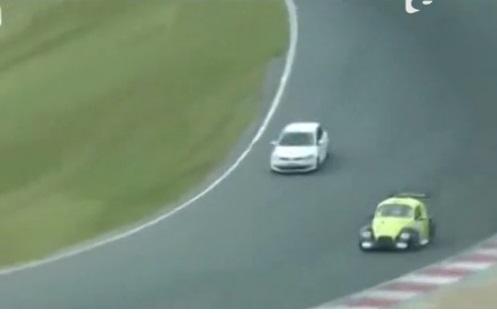 Un britanic a intrat ilegal cu maşina personală pe un circuit de curse