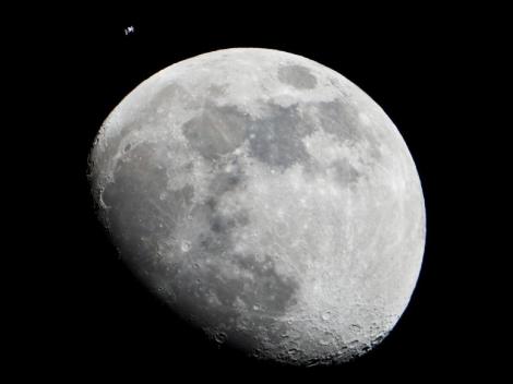 Astronauţii vor putea da check-in din spaţiu: Luna a fost conectată la internet