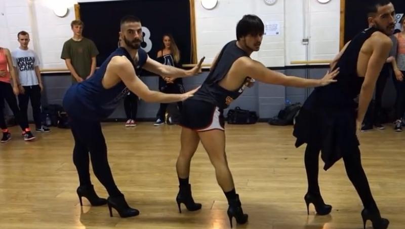 Rămâi cu gura căscată! Trei bărbați dansează pe tocuri. Mișcările lor sunt ULUITOARE!