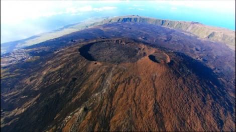 Natura s-a dezlănţuit! Vulcanul "Piton de la Fournaise", din Oceanul Indian, a erupt după patru ani de liniște