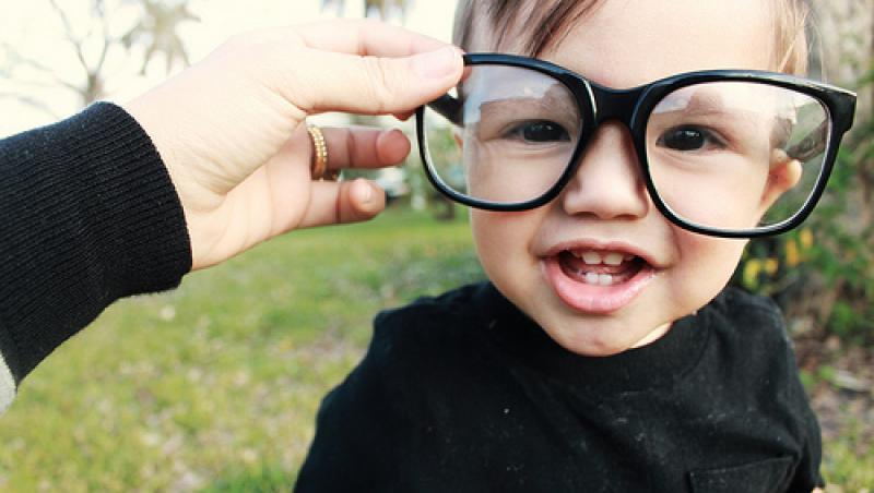 Ai griă de săntatea oculară a copiilor tăi: Iată câteva semne ce indică probleme de vedere!