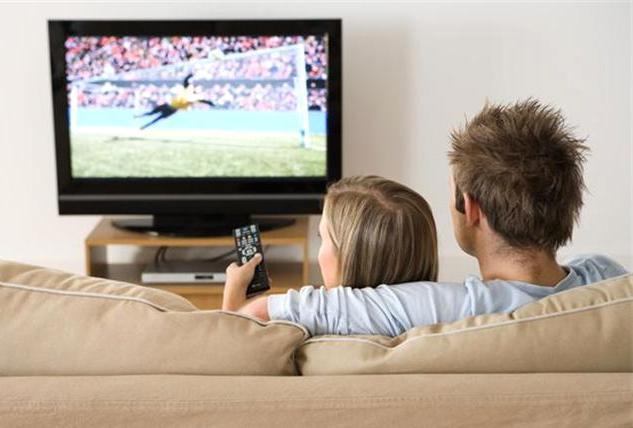 Fierbi de nervi! Cele mai t&acirc;mpite &icirc;ntrebări adresate de femei &icirc;n timpul meciurilor de fotbal !