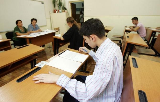 De r&acirc;s sau de.. pl&acirc;ns?! Cele mai tari PERLE de la Evaluarea Naţională: "Titlul este şocant şi şukar"