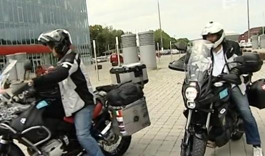 INEDIT! Trei tineri din Kazakhstan au pornit &icirc;n jurul lumii, pe două roţi!