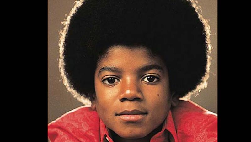 Lui MJ i-a rămas doar privirea. Cum s-a transformat băiețelul afro, din Jackson 5, în Regele ALB