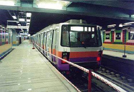 EXPLOZIE la metrou!  Cel puţin doi oameni au fost răniți în urma atacului cu BOMBE!
