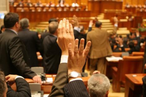 Parlamentul a votat pentru DEMISIA lui Traian Băsescu. NIMENI n-a fost împotrivă