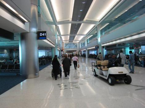 Alertă! Un român a fost reţinut pe aeroportul din Miami, din cauza unei bombe suspecte