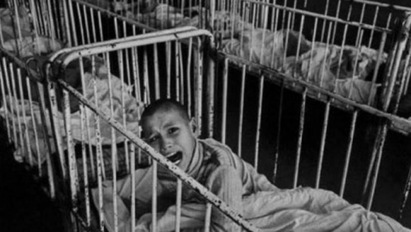 +18 Imagini ŞOCANTE! Copiii din orfelinatele groazei, trataţi ca nişte animale