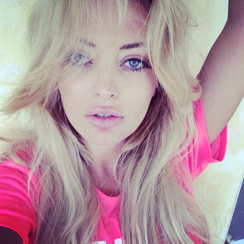 Amintirile &icirc;i &icirc;nveselesc: Aşa arătau CRBL şi jurata X Factor, Delia, acum şase ani