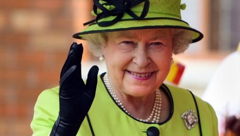 Foto: E uimitor câtă putere are: Regina Elisabeta a II-a Marii Britanii călăreşte şi la 88 de ani!