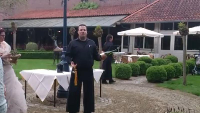 VIDEO! Așa NU trebuie deschizi o sticlă de șampanie scumpă!