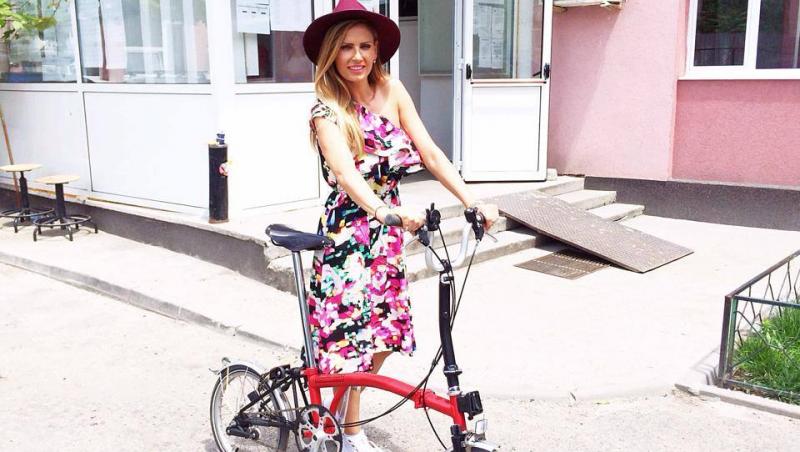 Andreea Bănică, sexy pe bicicletă: Iată cum se distrează vedeta!