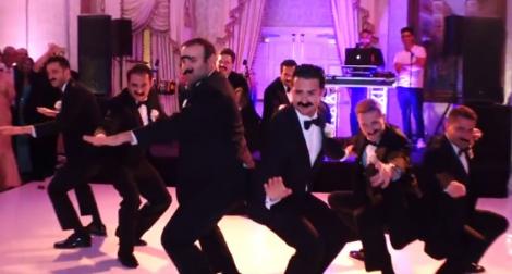 Face furori pe internet! Un mire dansează pe ritmuri de Beyonce și Backstreet Boys
