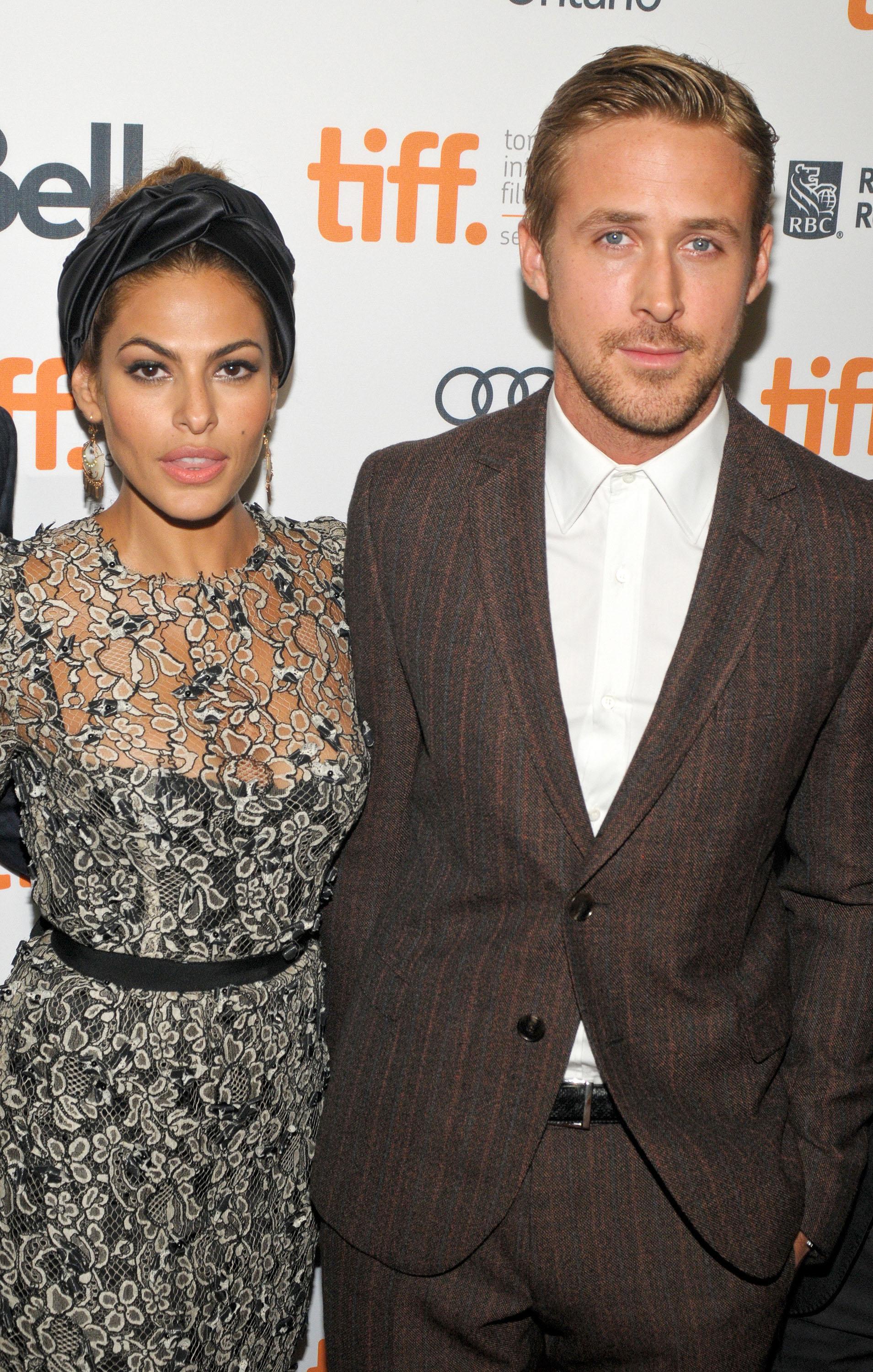 Eva Mendes este &icirc;nsărcinată &icirc;n şapte luni cu bebeluşul lui Ryan Gosling