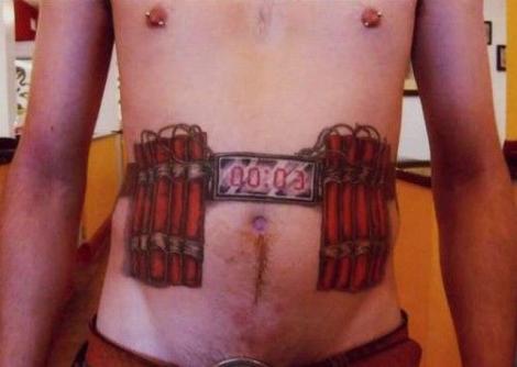 FOTO! Ai văzut tatuaj mai PERICULOS ca acesta? Din cauza lui, are probleme mari la fiecare ZBOR cu avionul