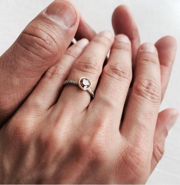 La 61 de ani se căsătorește cu o femeie de 31! Vezi cine este