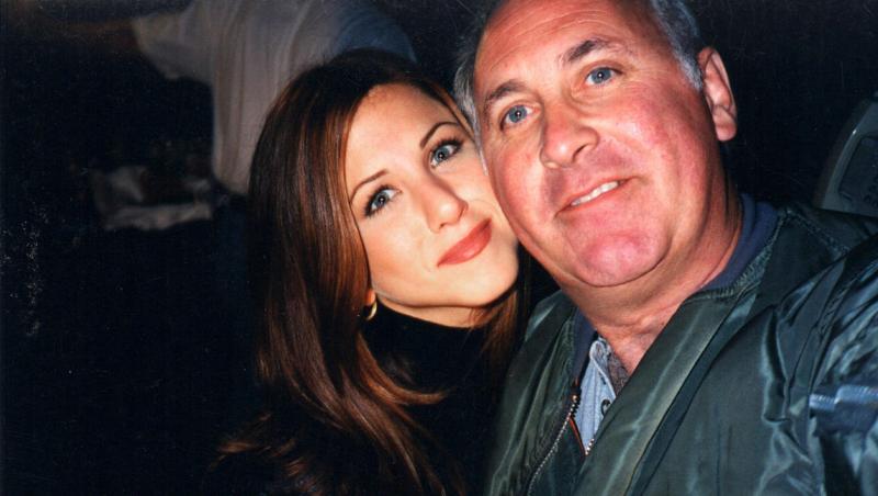 Face selfie-uri din 1981: El este inventatorul fotografiilor cu celebrităţi!