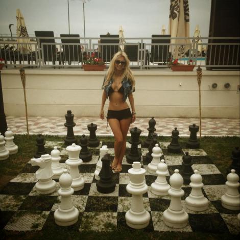 FOTO: Andreea Bălan, mai SEXY ca oricând! AŞA o vede doar iubitul american