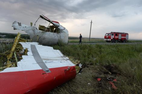 Galerie FOTO! Dezastru la locul prăbuşirii avionului MH 17, în Ucraina!