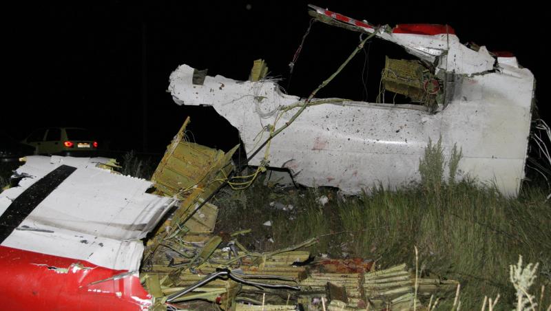Galerie FOTO! Dezastru la locul prăbuşirii avionului MH 17, în Ucraina!