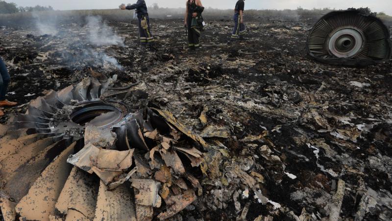 Galerie FOTO! Dezastru la locul prăbuşirii avionului MH 17, în Ucraina!