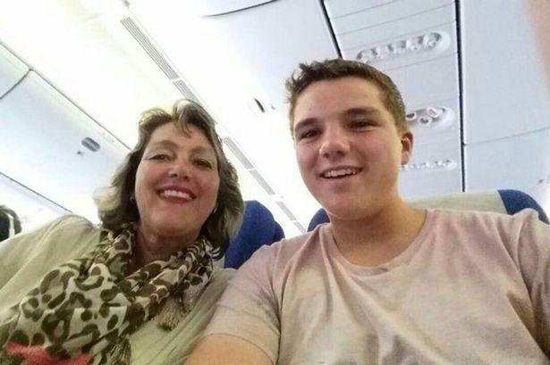 ŞOCANT! Un SELFIE făcut de mamă şi fiu chiar &icirc;nainte de prăbuşirea Boeing-ului 777