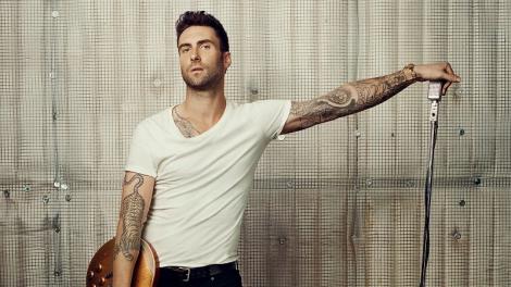 Milioane de femei au luat-o RAZNAAA! Adam Levine, solistul trupei Maroon 5, s-a căsătorit!